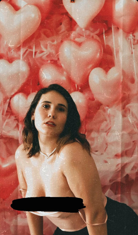 caro trueba28 nude leak onlyfans