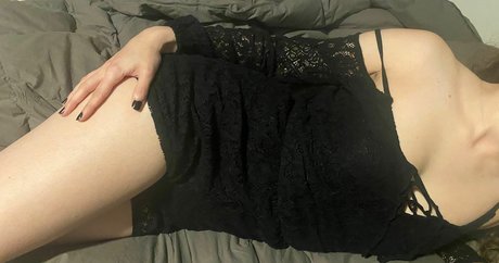 petitesweettreat onlyfans explicit content