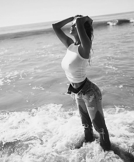 Mckenzie Hewson naked onlyfans leak