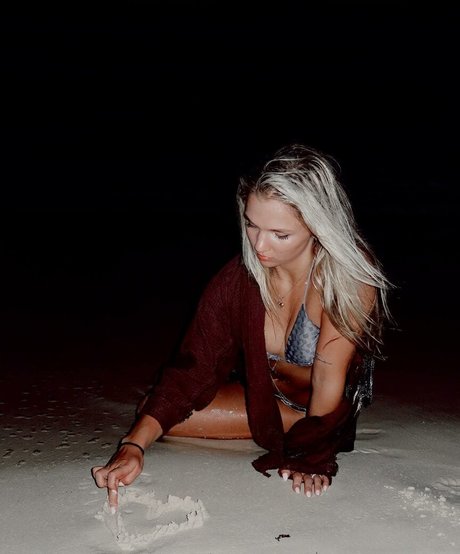 Julia Hart onlyfans nude pics