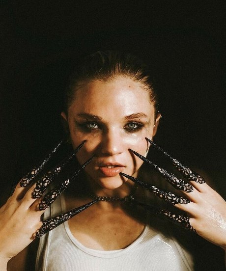 Julia Hart onlyfans lesk