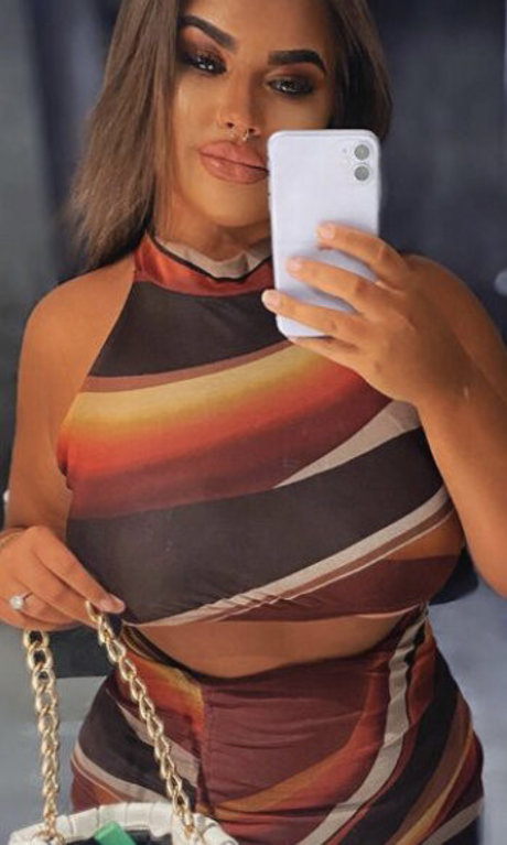 Nicole Barker feet onlyfans