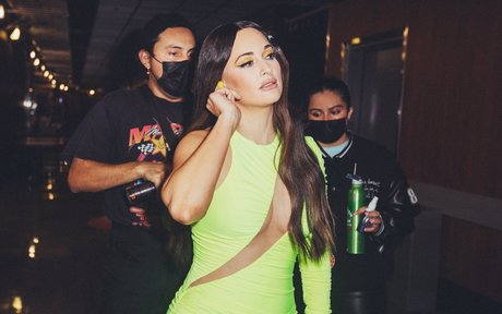 Kacey Musgraves topless onlyfans