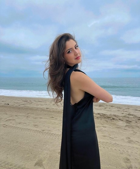 Sophie Silva topless onlyfans