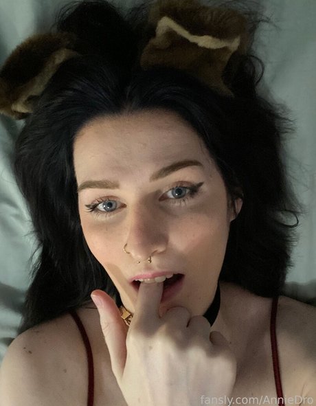 AnnieDro onlyfans strip tease