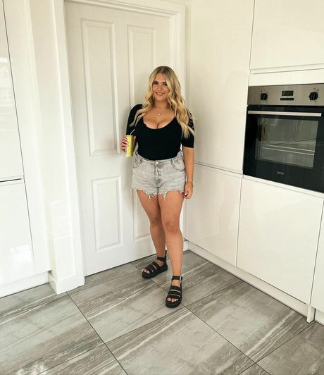 Demi 34JJ onlyfans photos