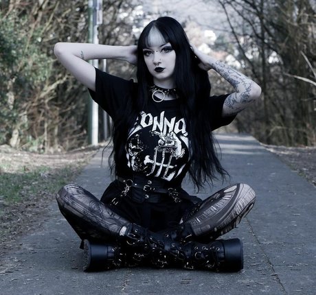 CreepyCassy feet onlyfans