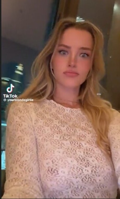 yourblondegirlie onlyfans boobs