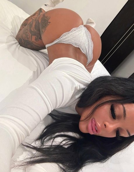 Sapphire Y onlyfans leak ass