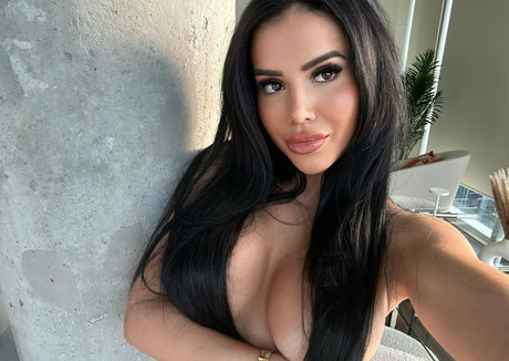 hijabiqueen69 onlyfans public photos