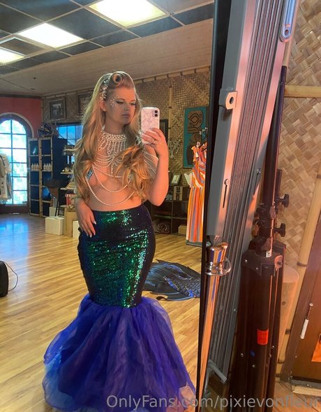 pixievonfleur onlyfans naked leaked