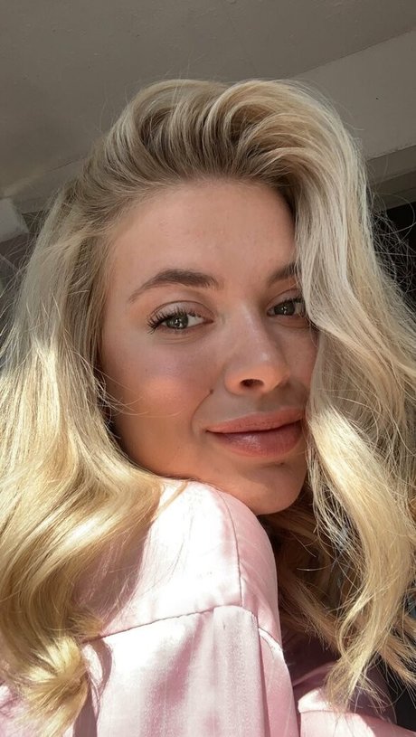 lovelylifeoflola onlyfans strip