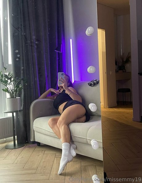 missemmy19 onlyfans naked