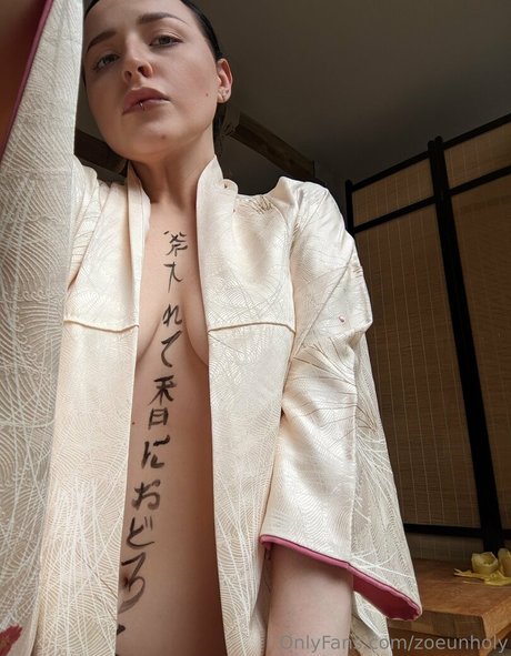 zoeunholy onlyfans leaked