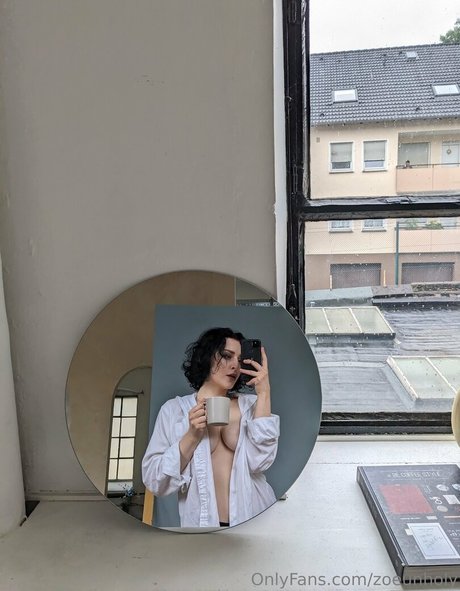 zoeunholy onlyfans nude