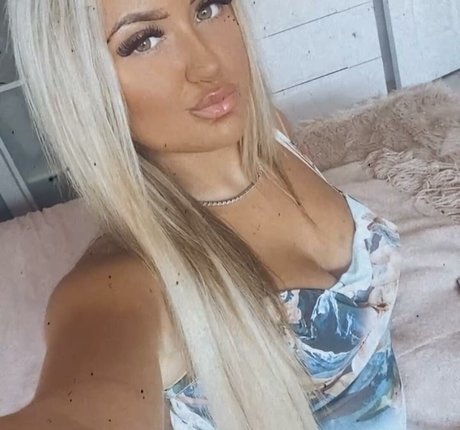 Lily Mcalpine onlyfans pictures