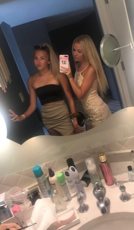 Lily Mcalpine onlyfans leaked tits