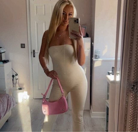 Lily Mcalpine onlyfans keak