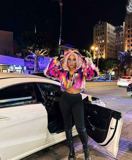 viandradunn onlyfans model images