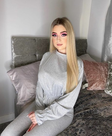 Alex Estelle naked onlyfans pics