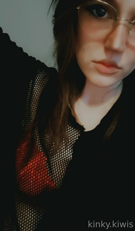 kinkykiwisx only fans pictures