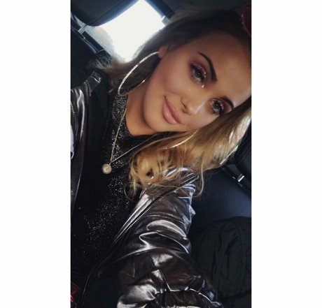 Bobbie Cook naked onlyfans