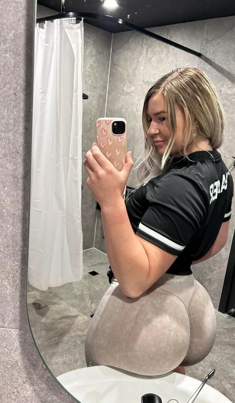 Nikita Simpson onlyfans posts