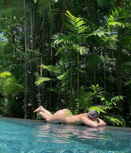 Nikita Simpson onlyfans naked