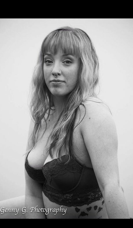 HotwifeAly onlyfans leak