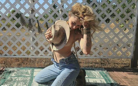 lilsweetpeamarie onlyfans star