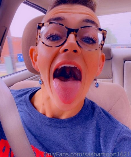 sashamoon1621 onlyfans free