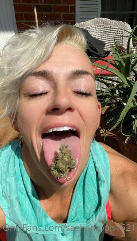 sashamoon1621 pics onlyfans