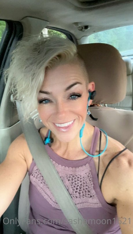 sashamoon1621 ass onlyfans