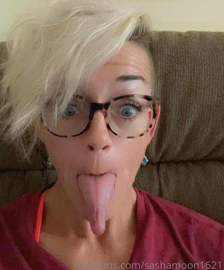 sashamoon1621 onlyfans content type