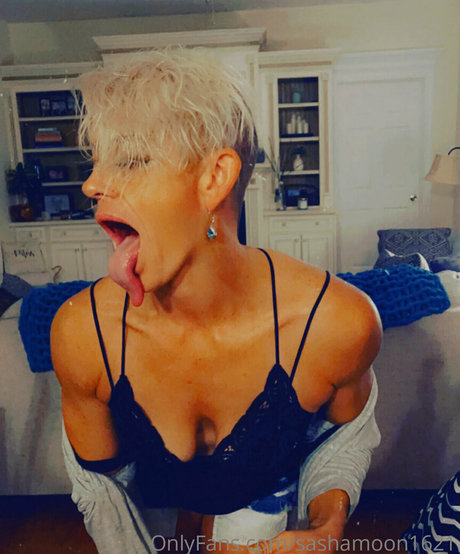 sashamoon1621 nude only fans leaks