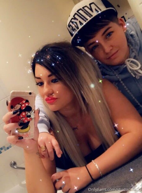 reallesbiansx onlyfans nude content