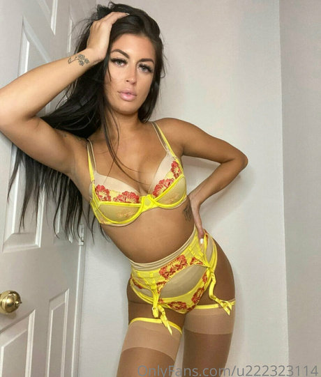 lucymomma nude onlyfans