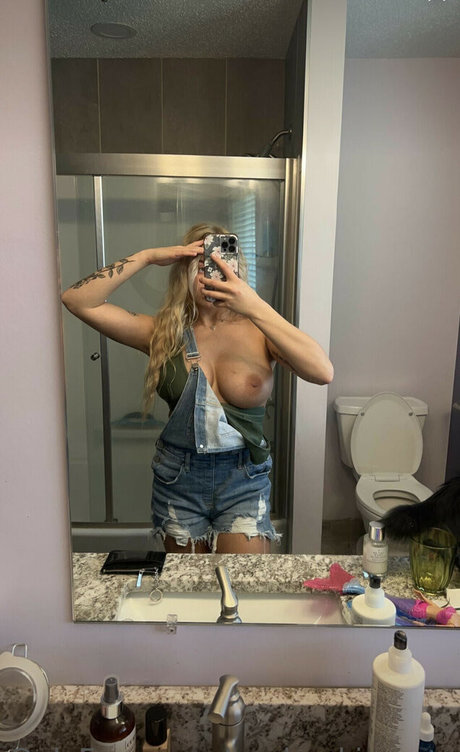 Sophuckingone naked onlyfans leaks