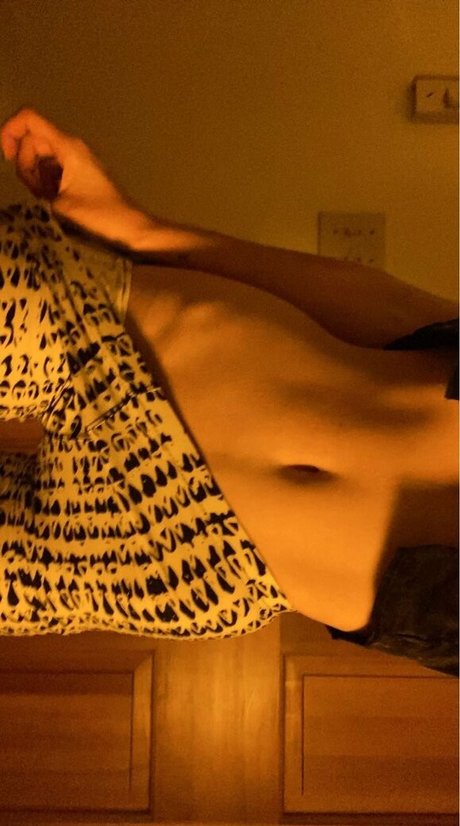 montana2004 onlyfans strip tease