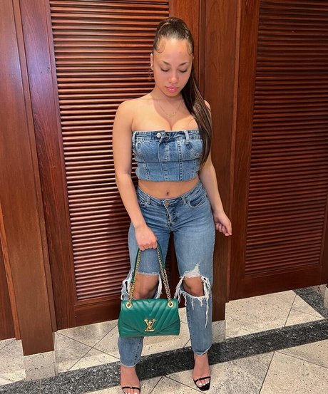 Jada Durroh onlyfans pics