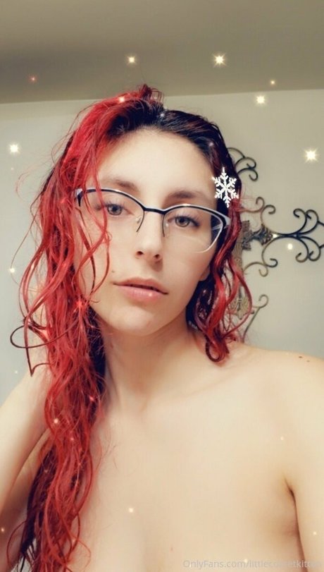 littleeevee66 onlyfans model images