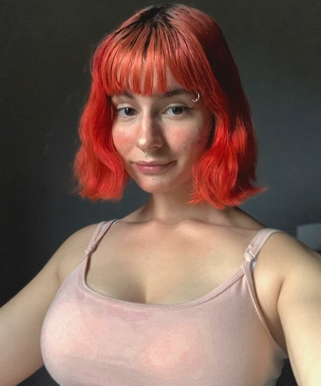 Giovana Gomes onlyfans model