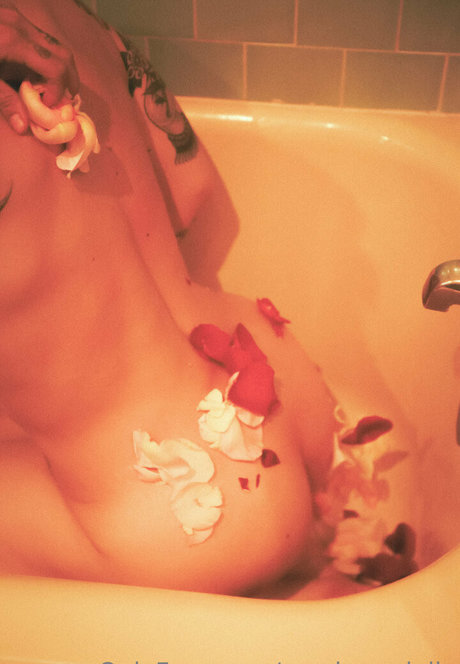 Sarahvandella Profile pic