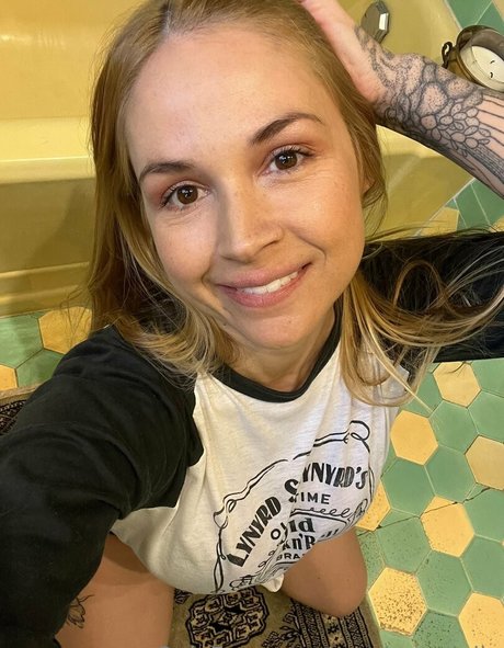 Sarahvandella on onlyfans