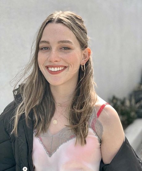 Victoria Pedretti onlyfans post