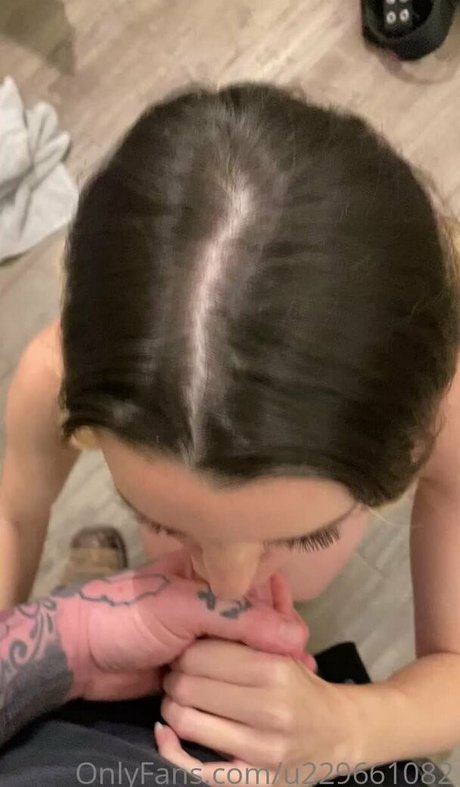 Becca Bangs onlyfans naked leak