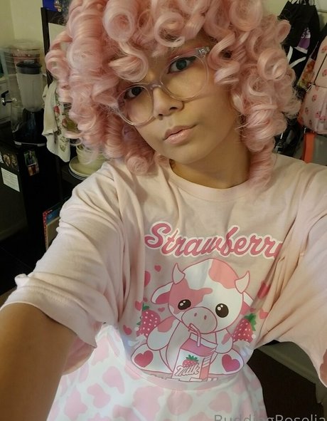 buddingroselia onlyfans creator