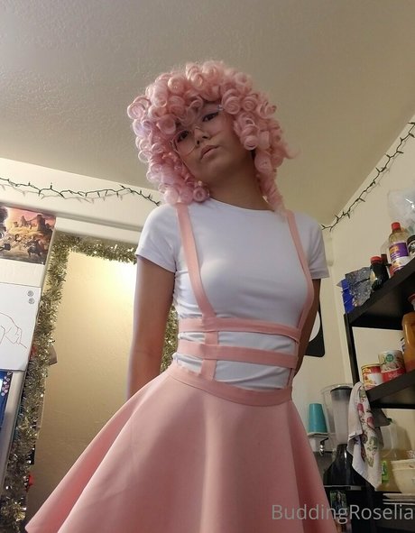 buddingroselia onlyfans strip tease