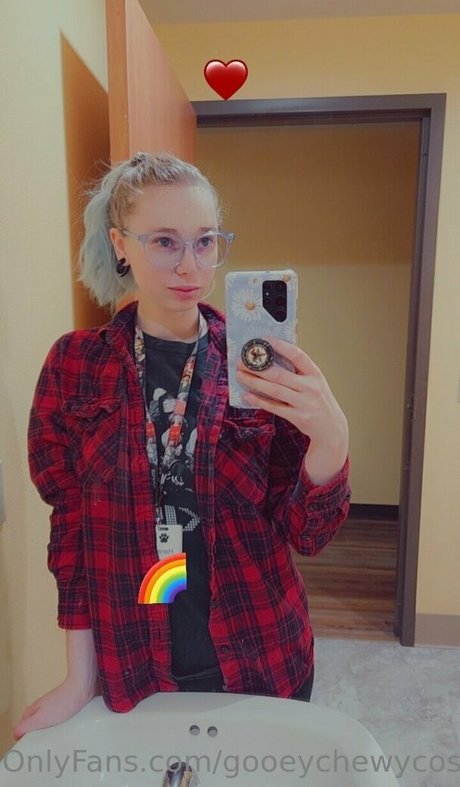 gooeychewycosplay only fans