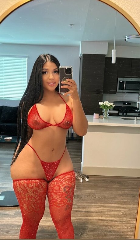 kristine2thikk onlyfans model